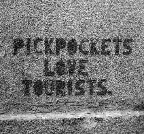 pickpocketsLoveTourists