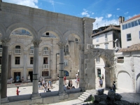 08-split_-peristyle