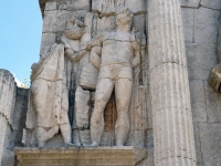 glanum_arch_prisoners