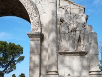 glanum_triumphalarch_prisoners